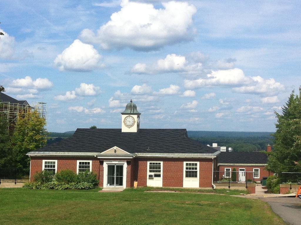 Unb Fredericton Accommodations Экстерьер фото